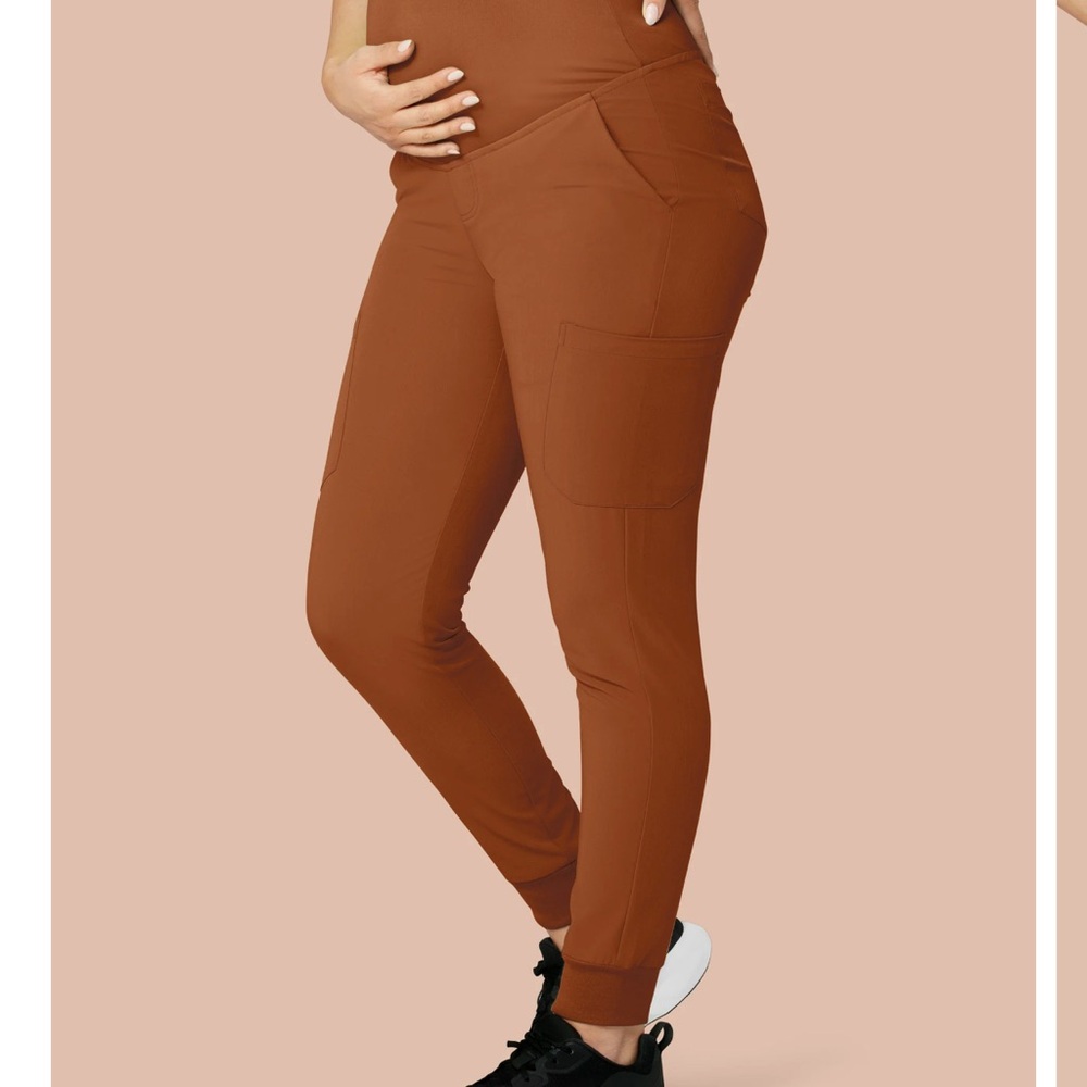 Mandala Women's High-Waist Cargo Jogger Pants - Rust Brown